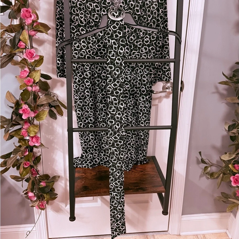 Chaps V-neck wrap 3/4 sleeves tie waist abstract geometric print Dress - Picture 3 of 15